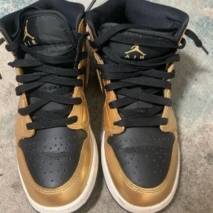 Jordan 1 golden black